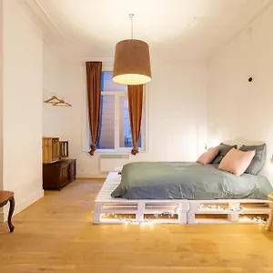 https://apt-pink-fairytale-like.brusselshotelsbook.com